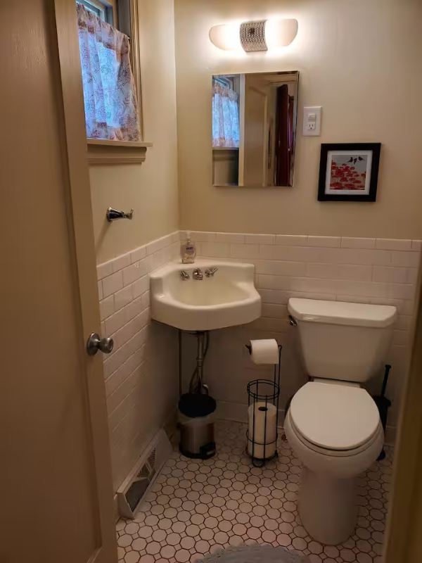 1007 Poplar St #1-2 - Photo 2 of 10