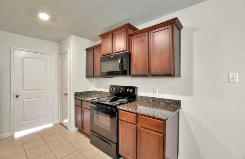 15418 Hillside Mill Dr - Photo 3 of 7