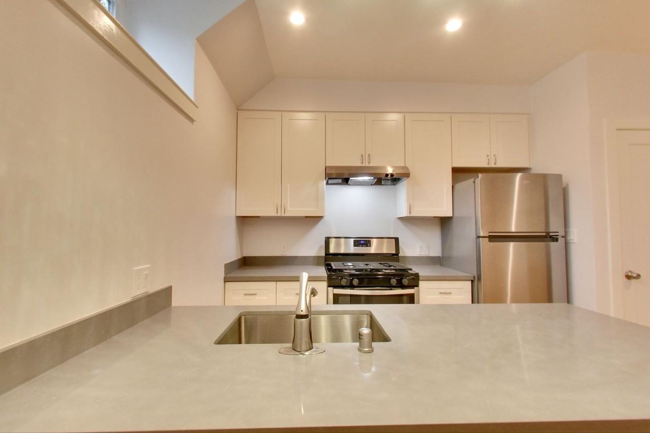 159 Castro St - Photo 6 of 20