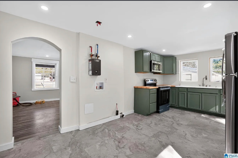 306 7th St E - Photo 3 of 8