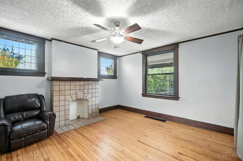 348 Volkert Ave - Photo 5 of 13