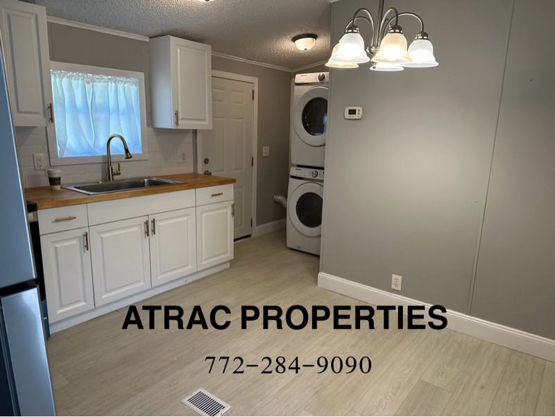 608 Ne Diana Ter - Photo 2 of 8