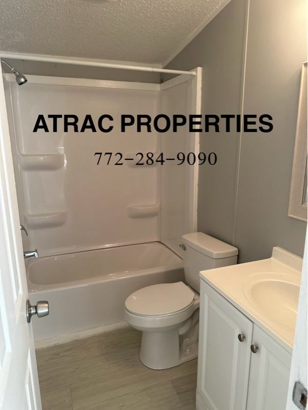 608 Ne Diana Ter - Photo 7 of 8