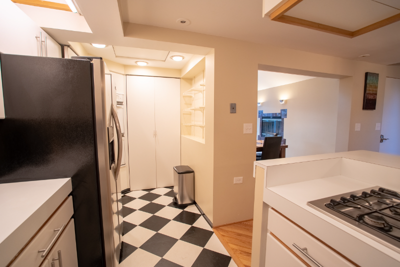 830 W Altgeld St #2 - Photo 3 of 15