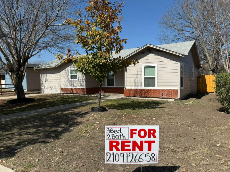 215 Laurelwood Dr - Photo 2 of 16