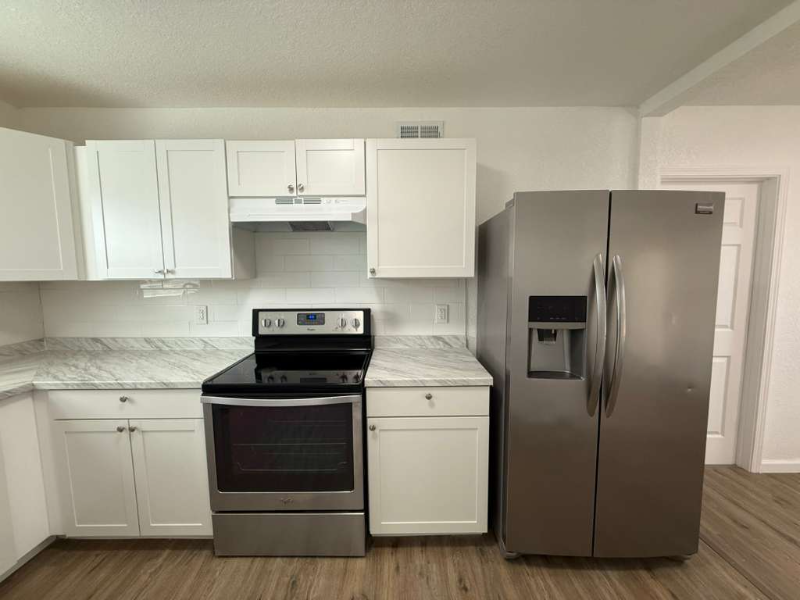 215 Laurelwood Dr - Photo 5 of 16