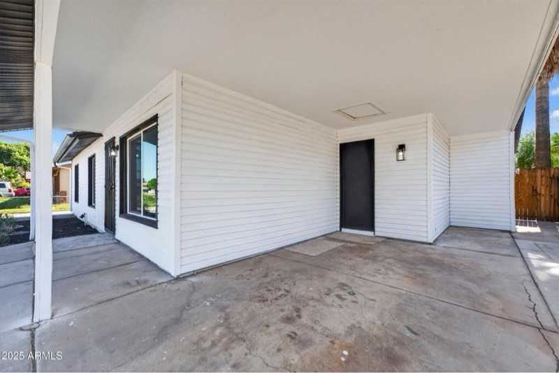 5039 W Vernon Ave - Photo 4 of 15