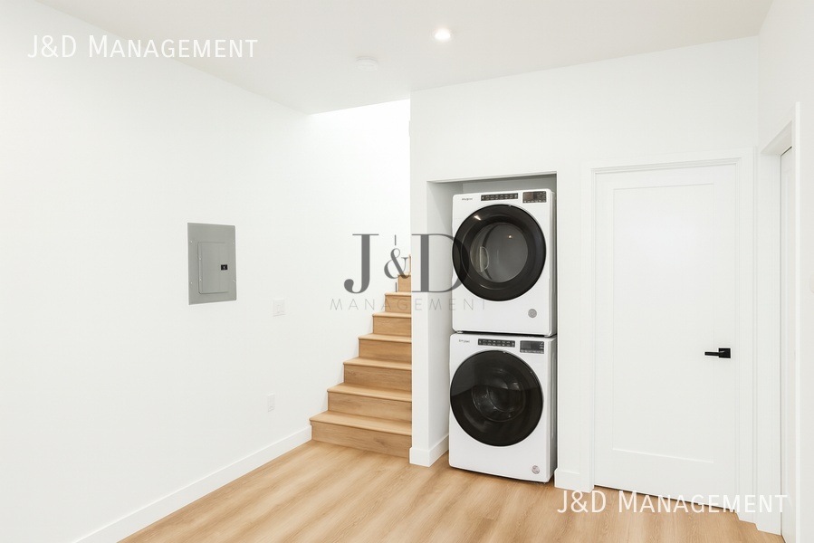 6256 Stewart St - Photo 6 of 24