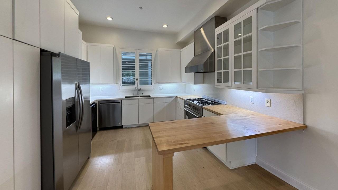 16000 W Sunset Blvd #102 - Photo 2 of 17