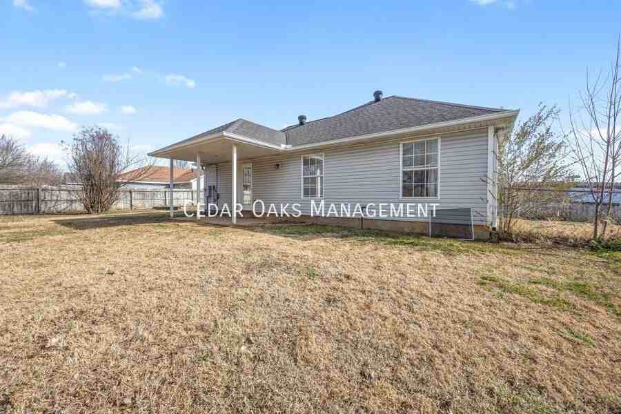 100 N Brandon St - Photo 4 of 20