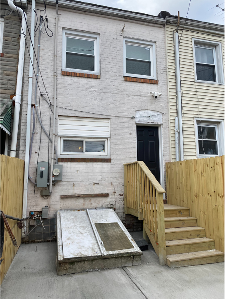 3908 Claremont Avenue Available $600 #B - Photo 6 of 21