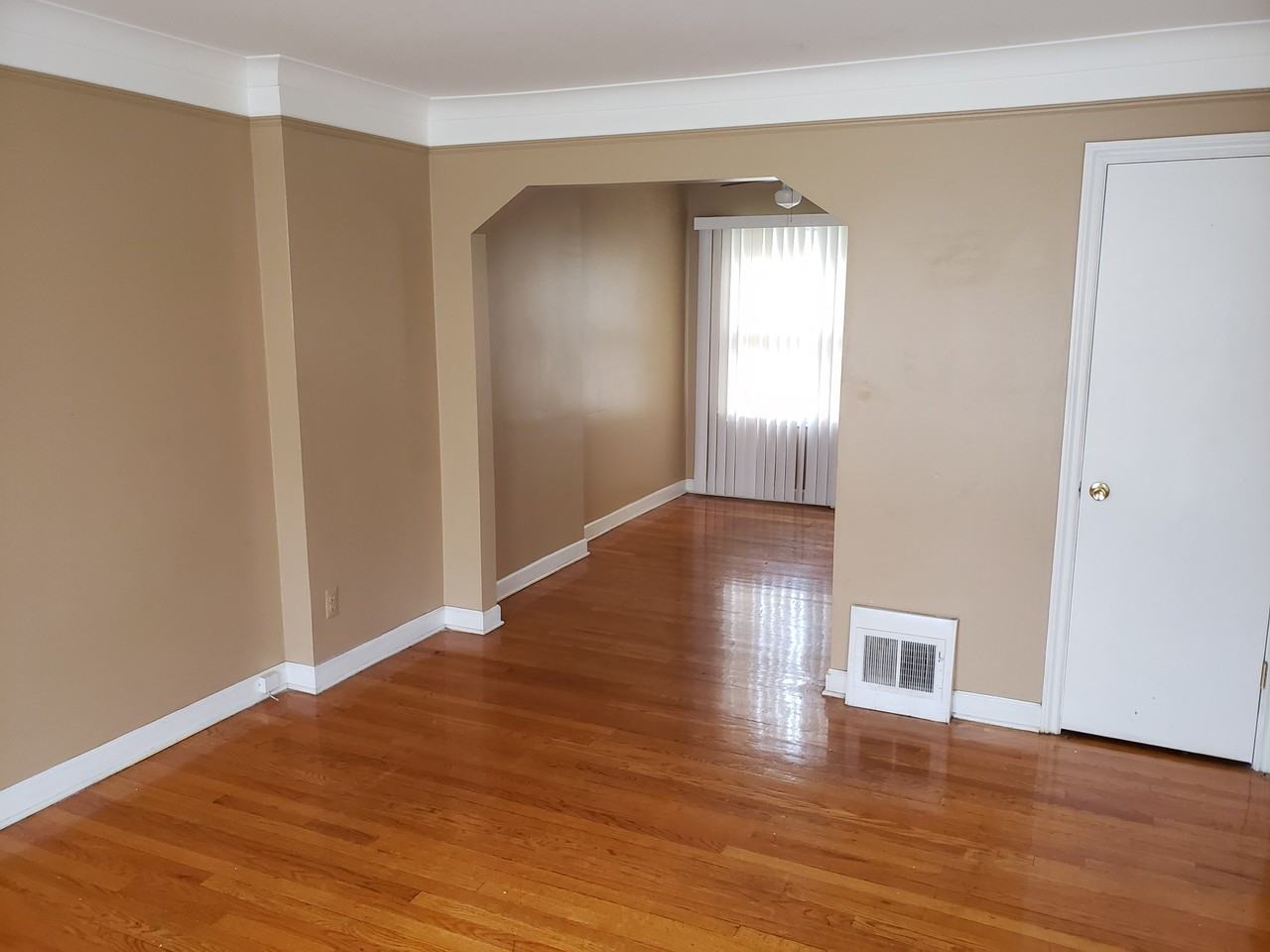 383 Merton Rd #383 - Photo 3 of 10