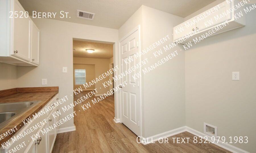 2520 Berry St - Photo 6 of 27