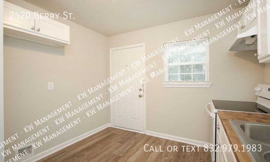 2520 Berry St - Photo 7 of 27