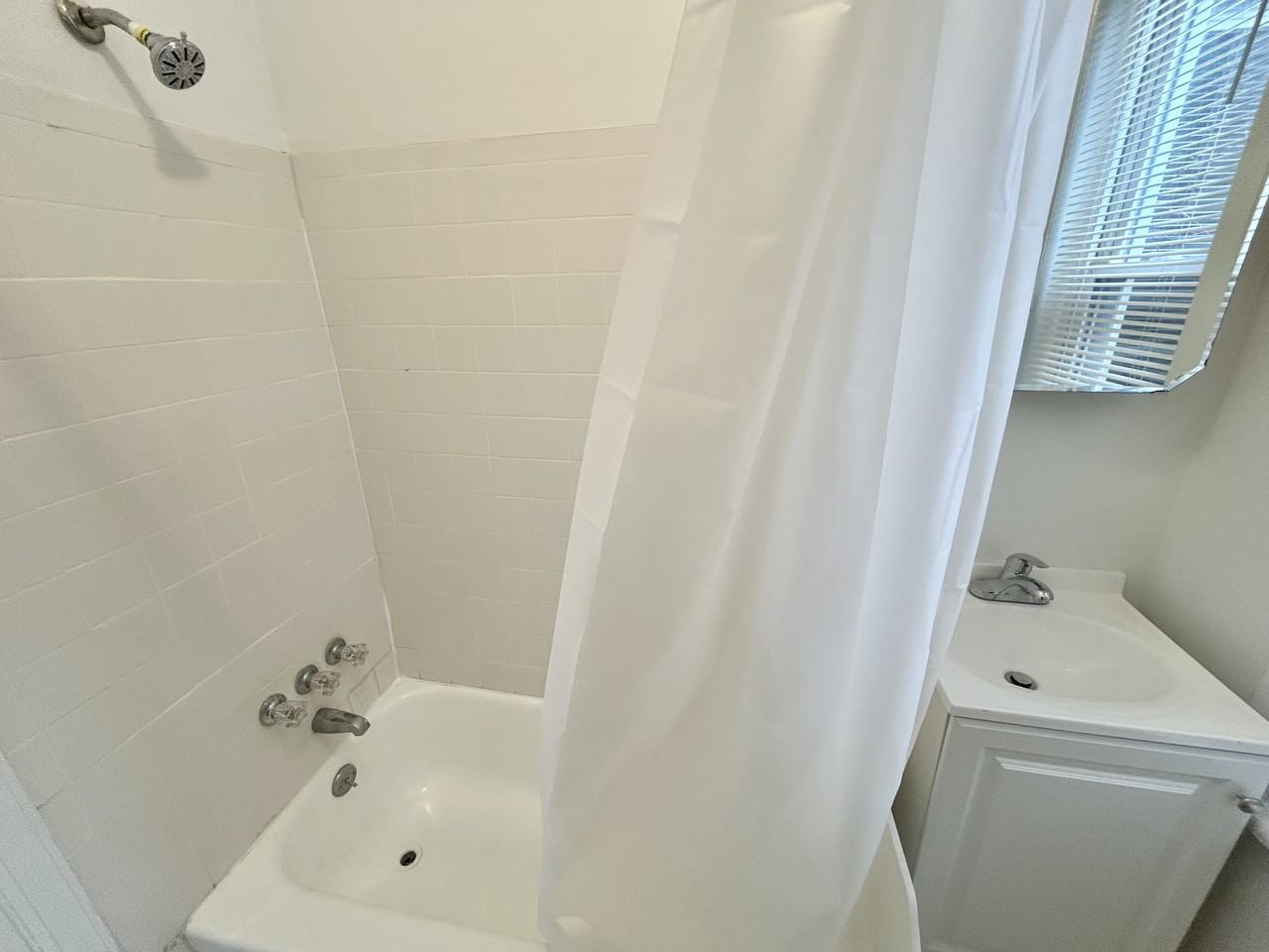 2409 N Park Ave - Photo 5 of 8