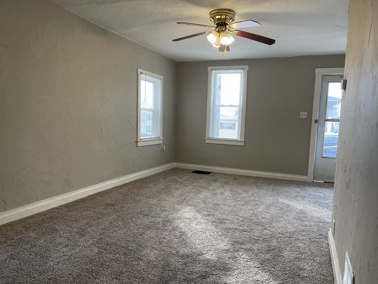 21 E Lancaster St #21 - Photo 4 of 20