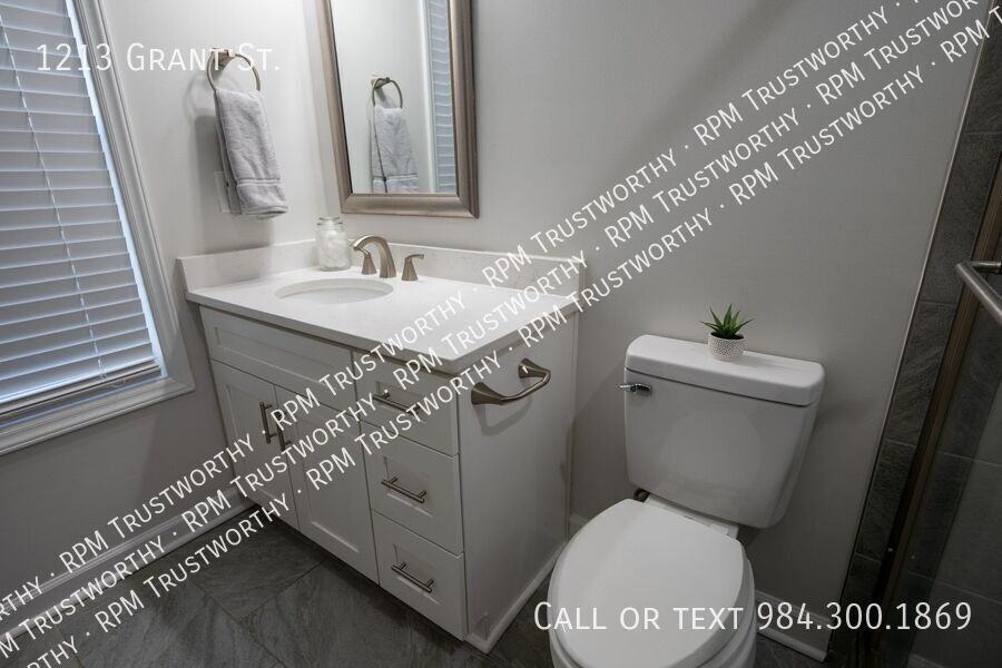 1213 Grant St - Photo 5 of 37