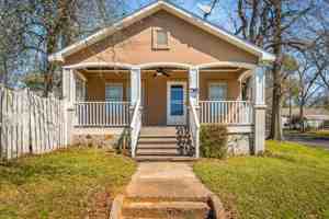 featured image of 407 E Shamrock Ave