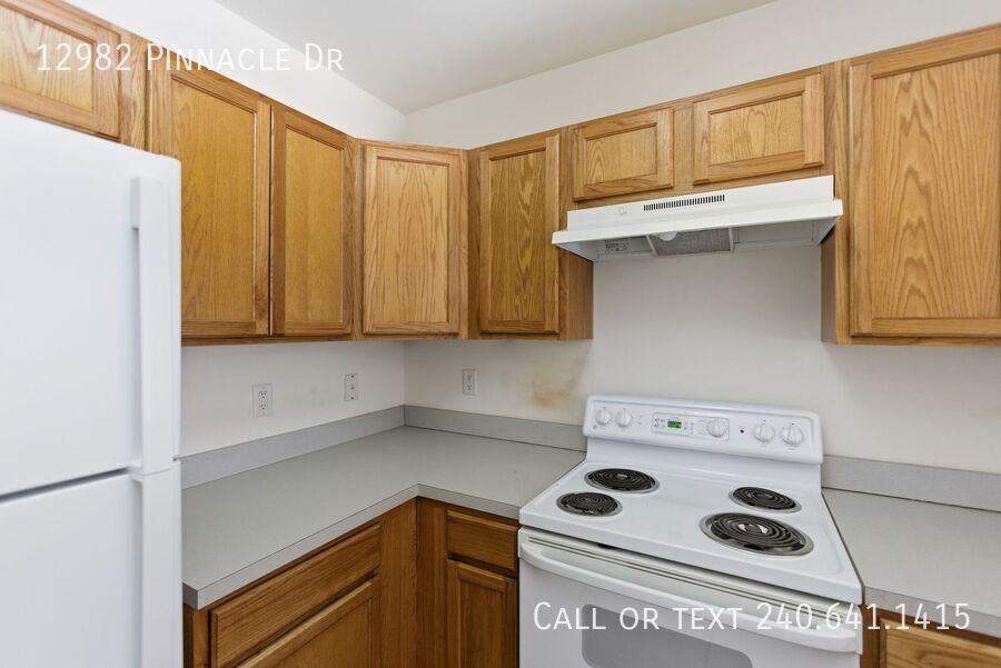 12982 Pinnacle Dr - Photo 4 of 14