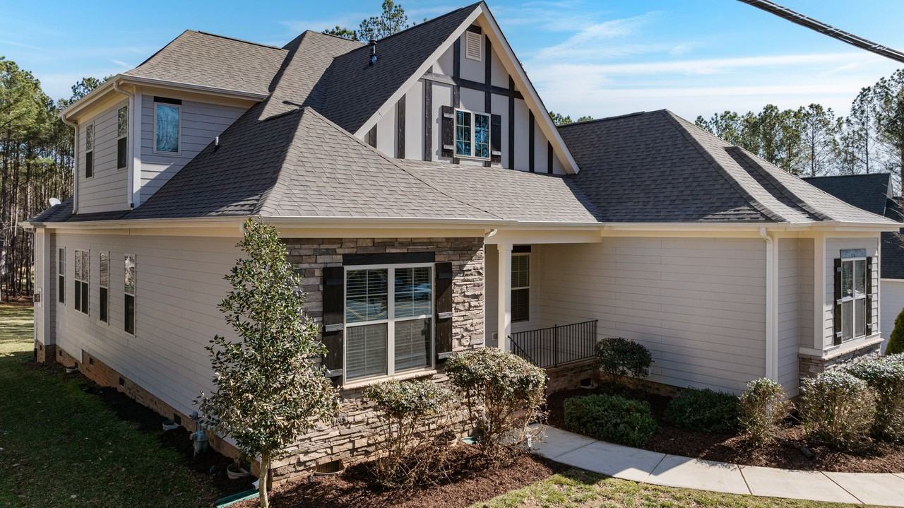 704 Kenway Loop - Photo 2 of 22