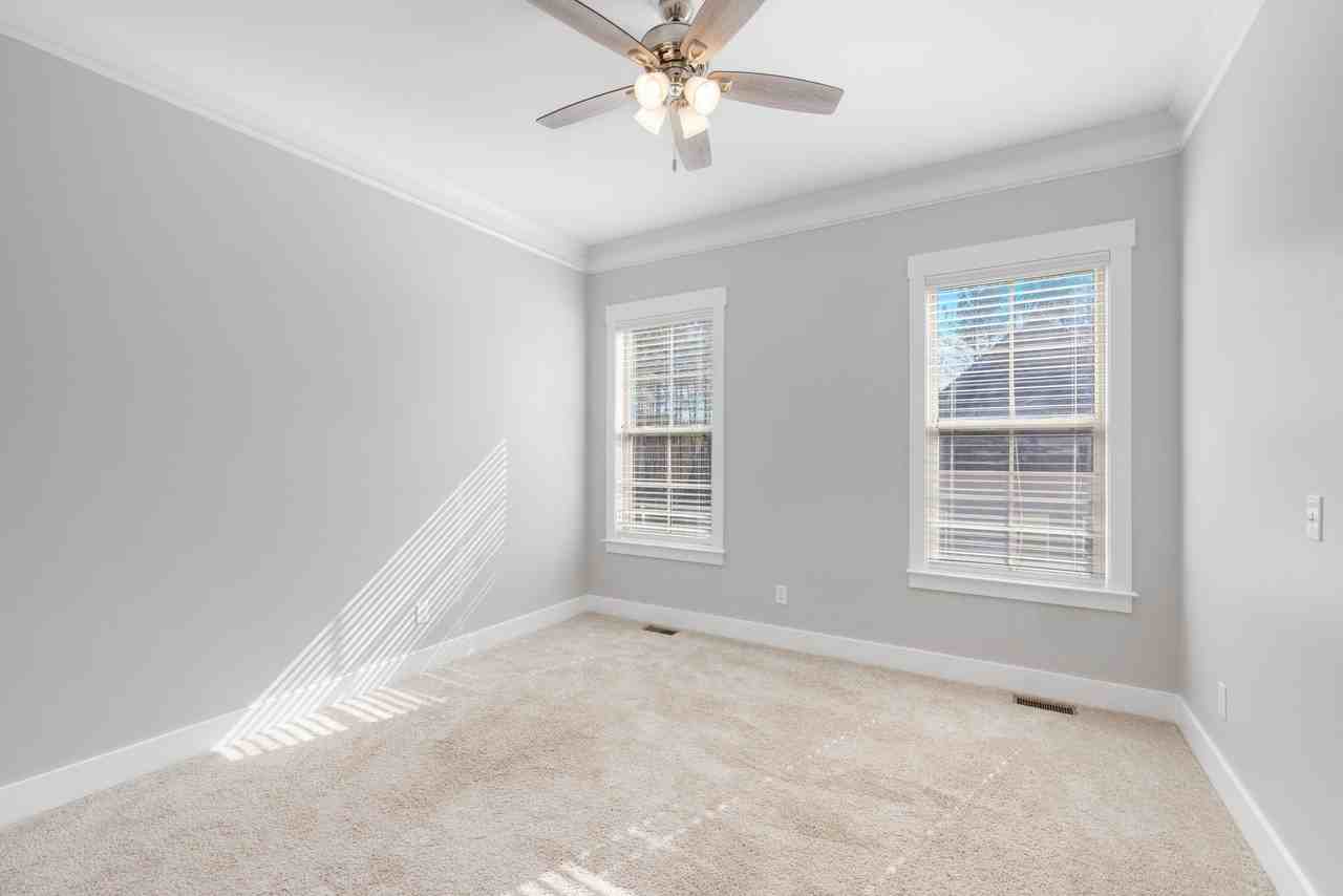 704 Kenway Loop - Photo 6 of 22