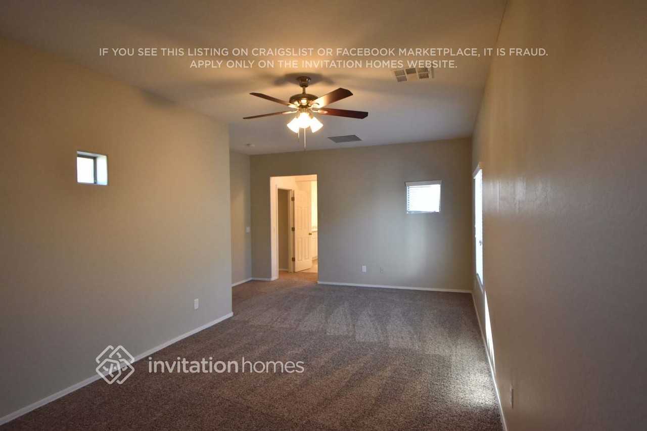 17727 W Banff Ln - Photo 4 of 13