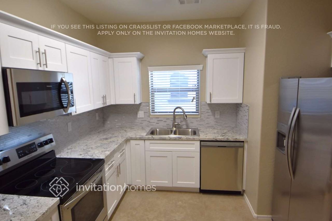 17727 W Banff Ln - Photo 5 of 13