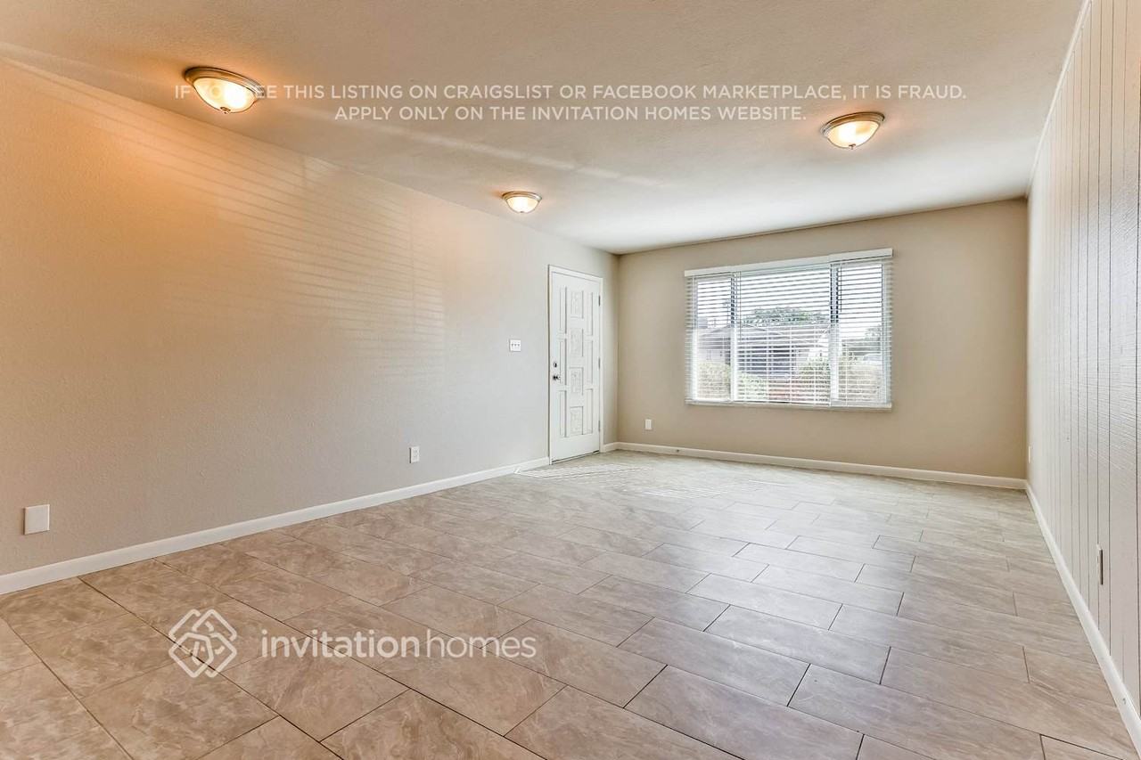 4718 S Hazelton Ln - Photo 3 of 16