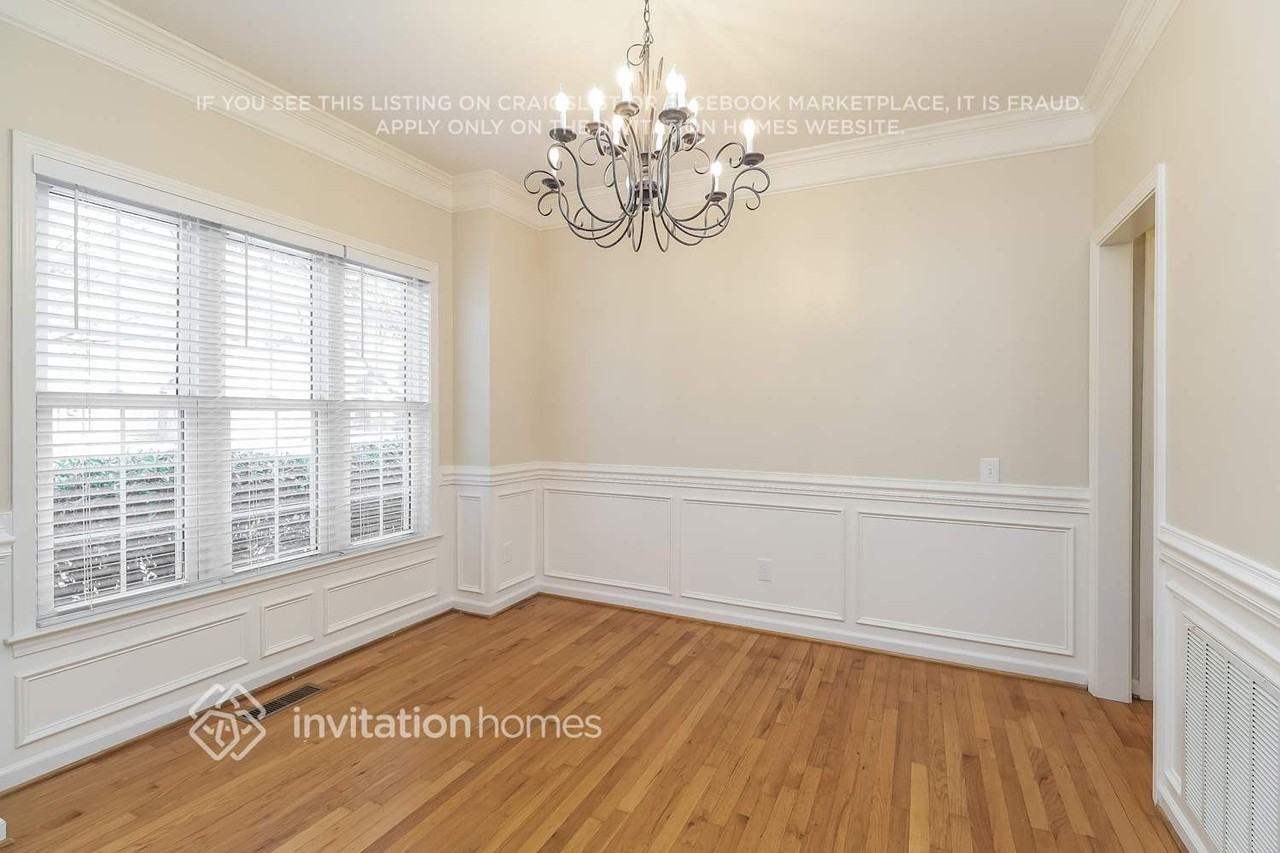 406 Pembroke Ln - Photo 7 of 18