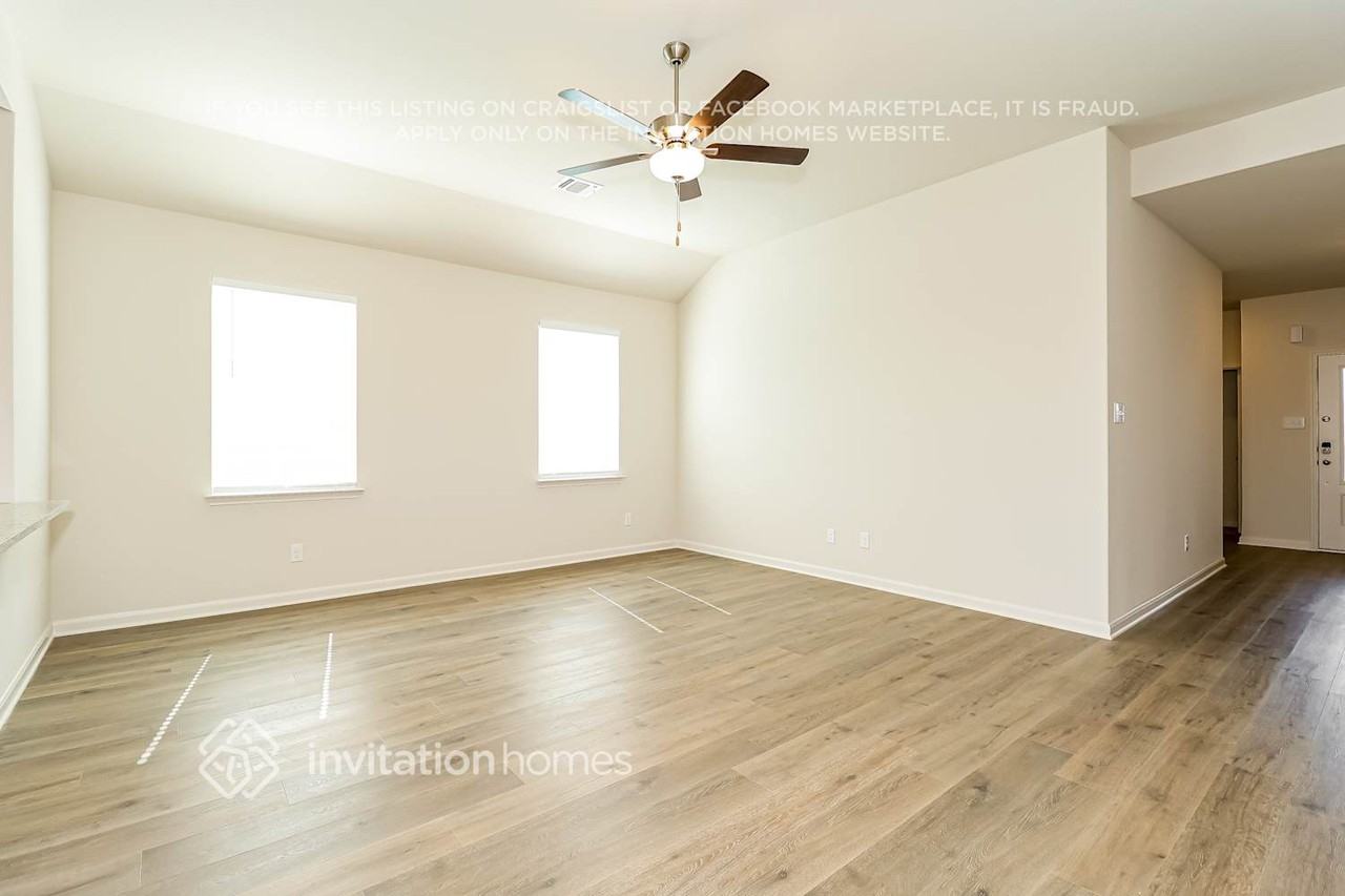 10020 Pilot Pl - Photo 3 of 17