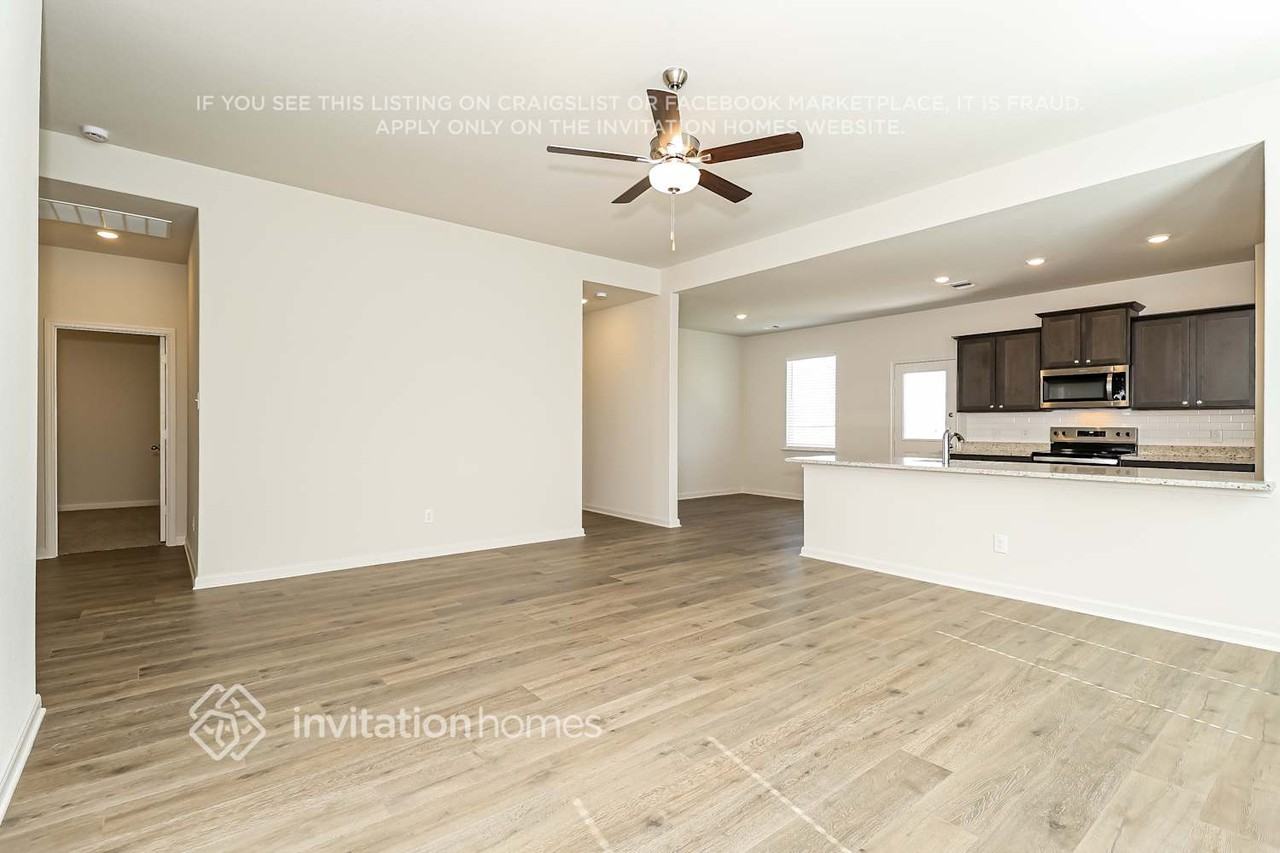 10020 Pilot Pl - Photo 4 of 17