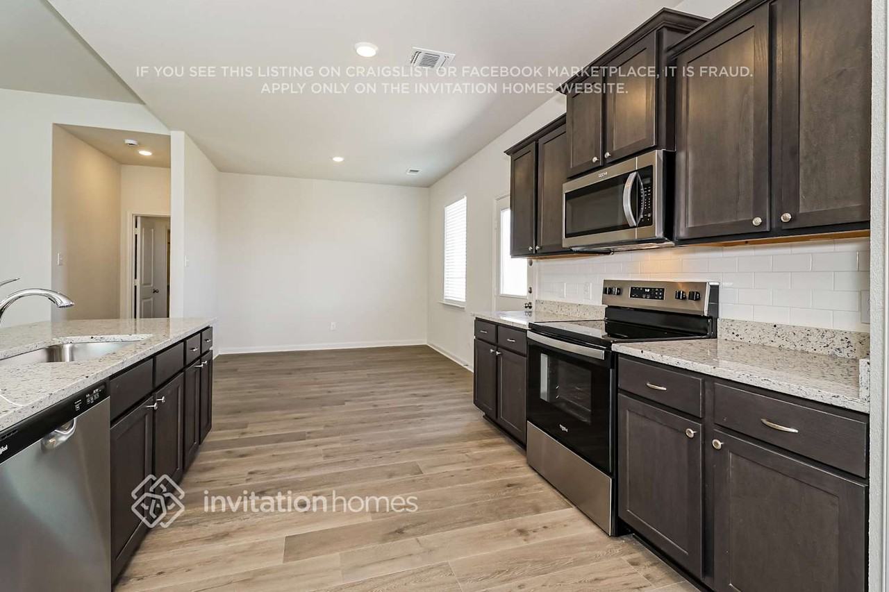 10020 Pilot Pl - Photo 7 of 17