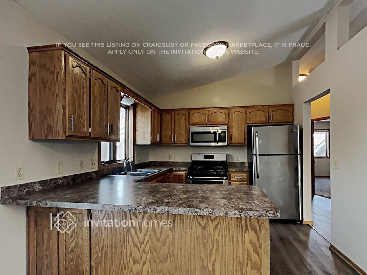 3746 Hamlet Ave N - Photo 5 of 14