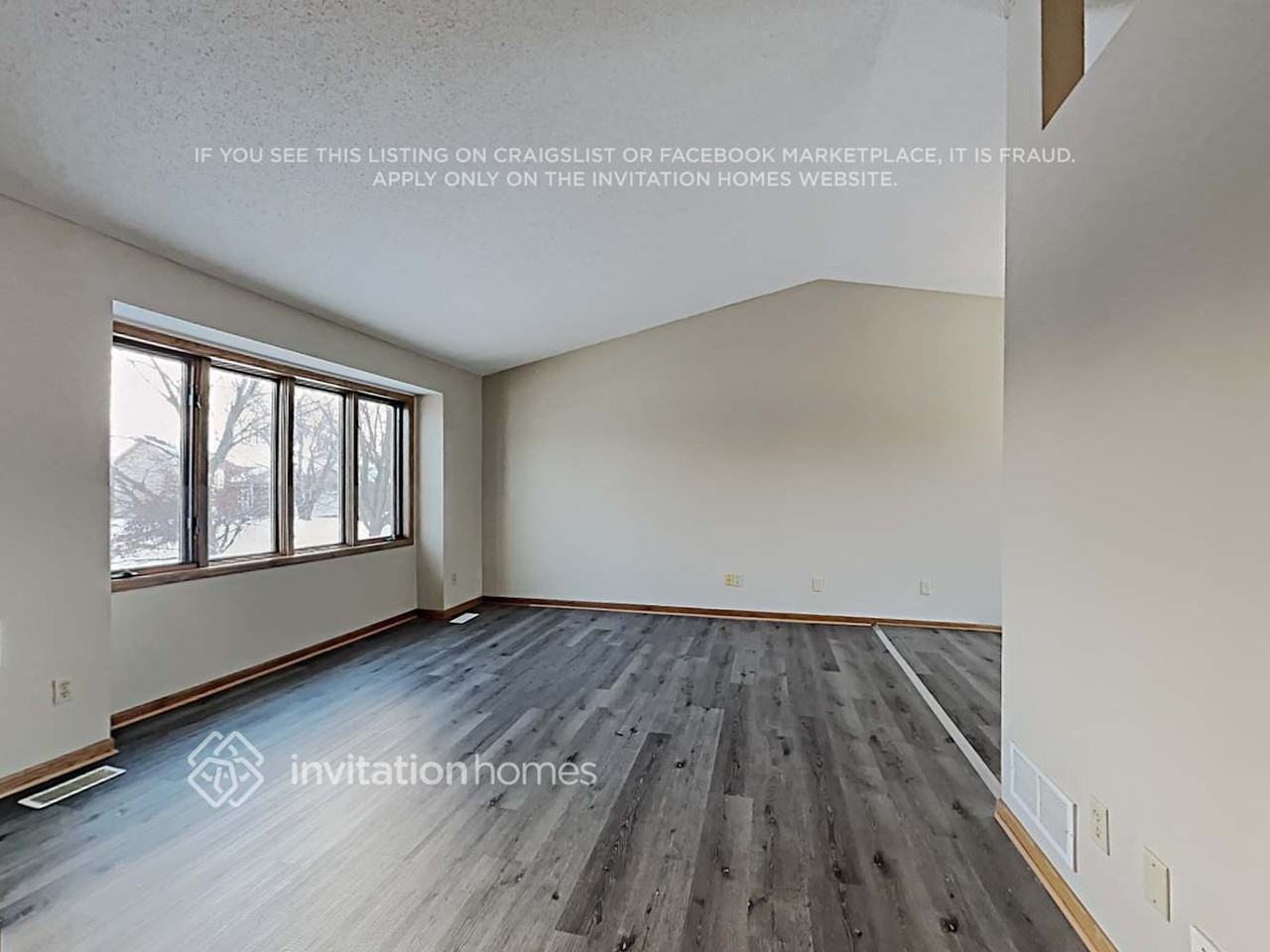 3746 Hamlet Ave N - Photo 7 of 14