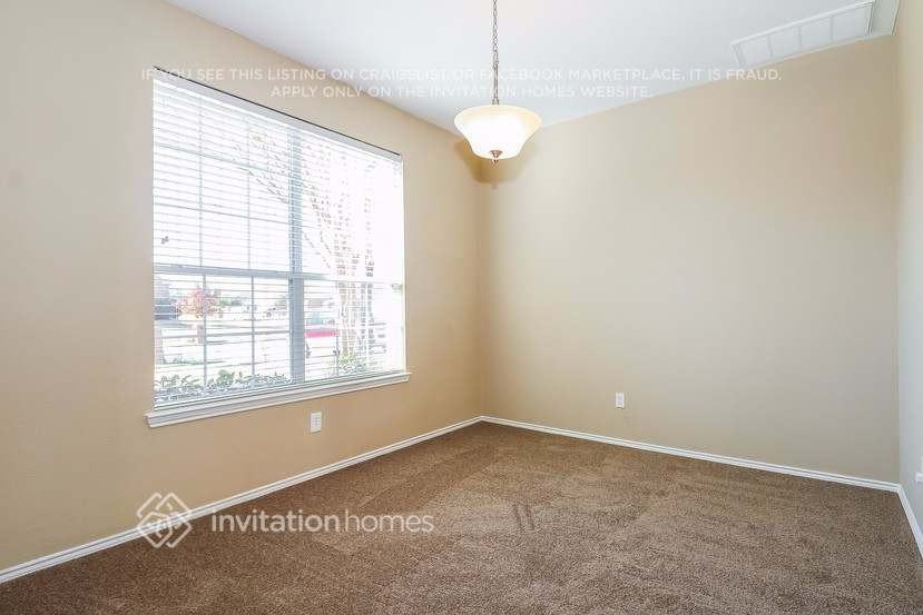 1116 Melrose Dr - Photo 4 of 24