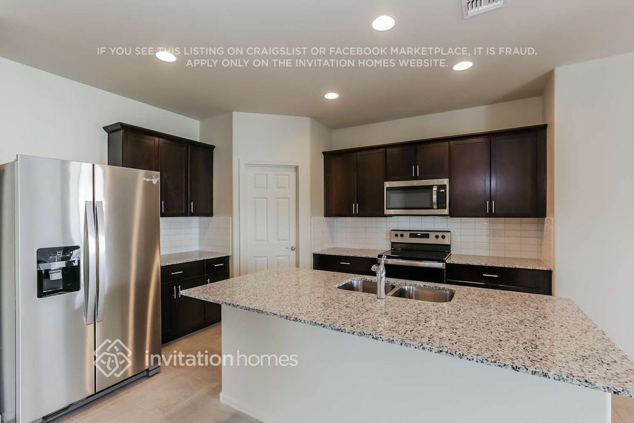 25191 W Chipman Rd - Photo 4 of 21