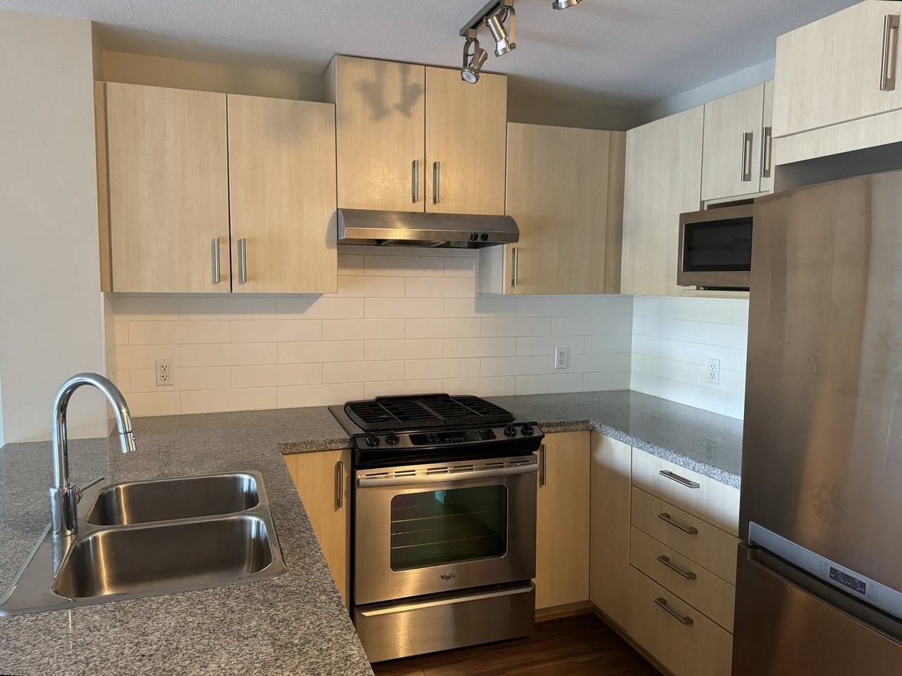 3156 Dayanee Springs Blvd - Photo 3 of 12