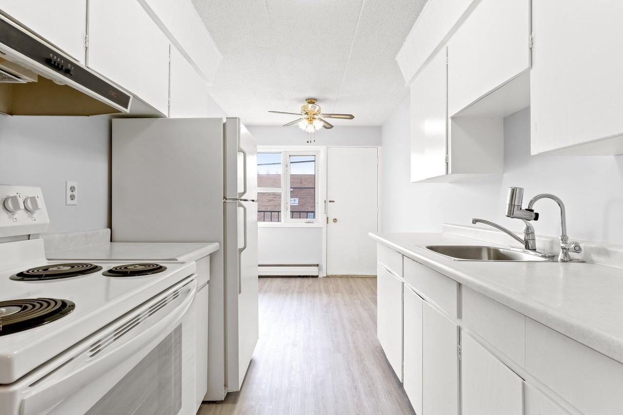 411 Lorne St - Photo 2 of 11