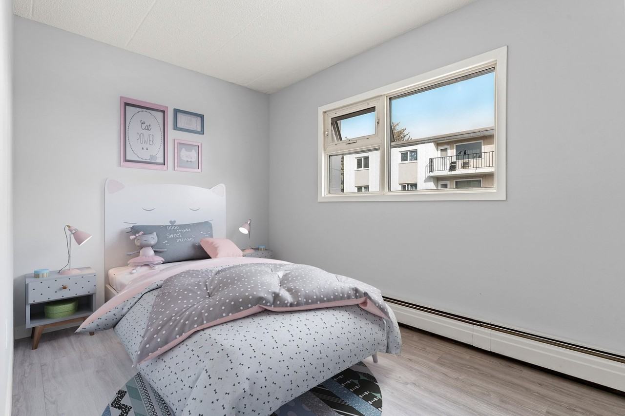 411 Lorne St - Photo 7 of 11