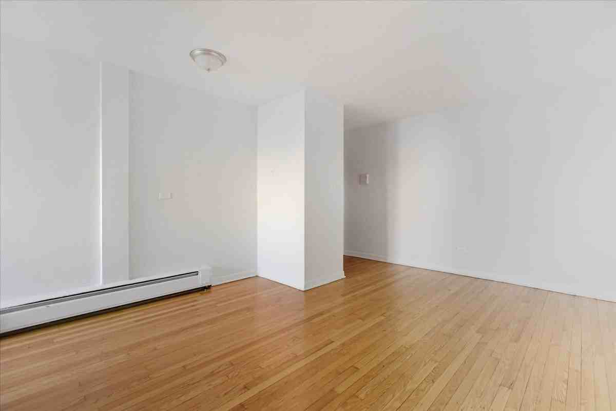 6721 N Hermitage Ave #2C - Photo 4 of 11