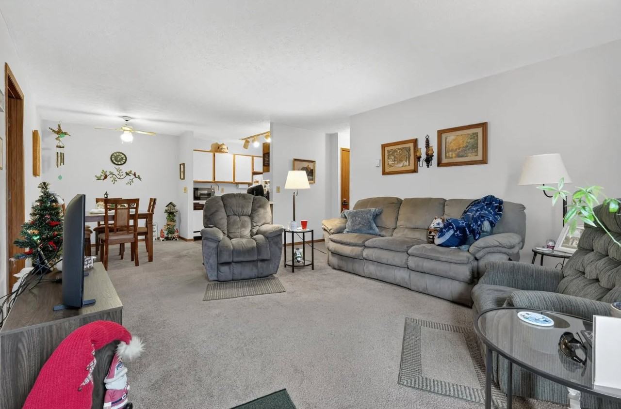 Chartwell Apartments - Photo 2 of 17