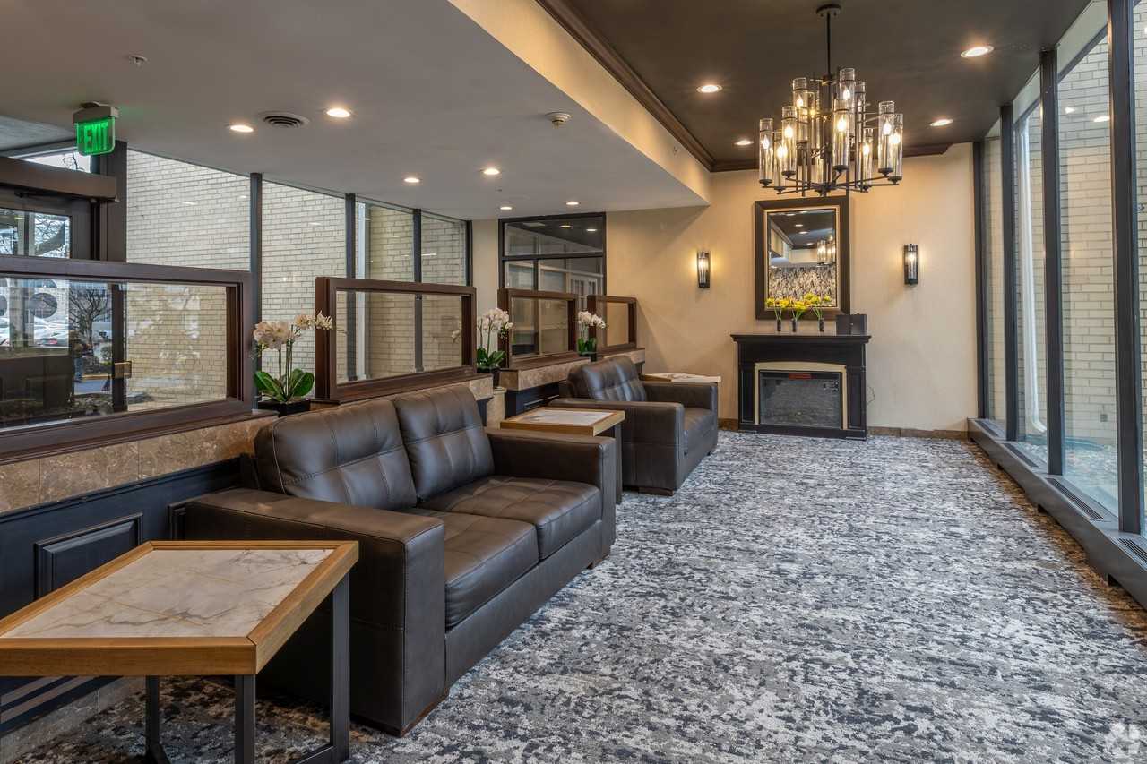 Towne House Apartments - Photo 3 of 24