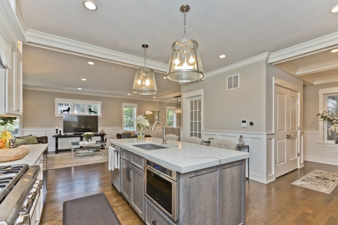 4752 N Hamilton Ave #1N - Photo 3 of 8