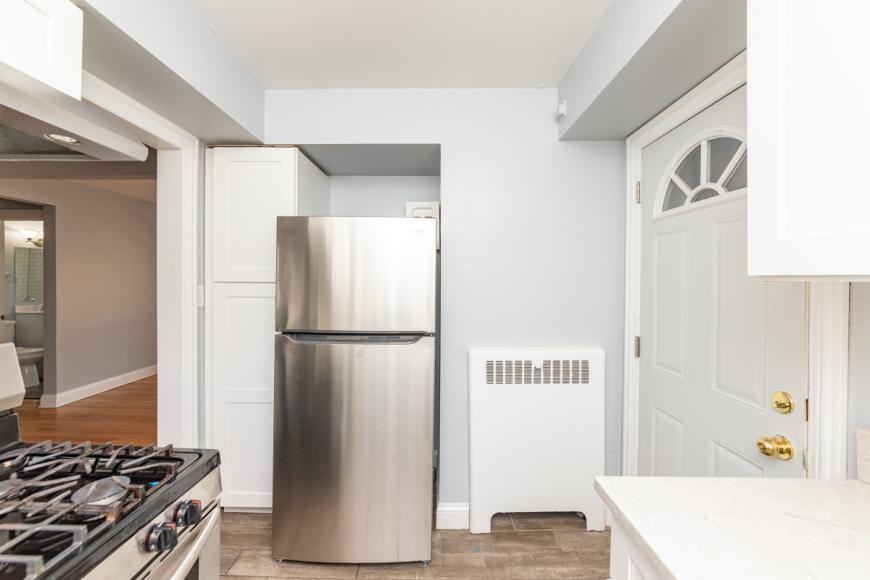 227 Custer Ave - Photo 6 of 10