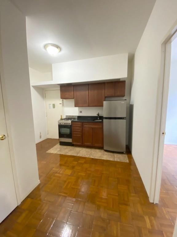 304 W 92nd St - Photo 4 of 10