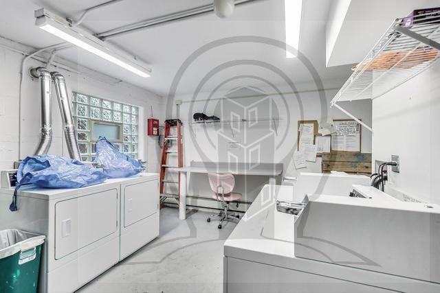 822 Seward St - Photo 3 of 10