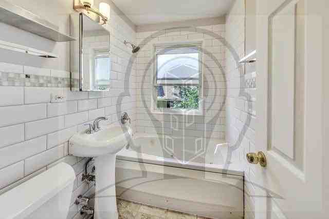 822 Seward St - Photo 4 of 10