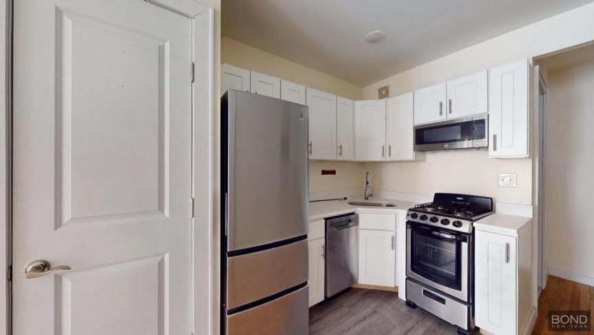 346 W 47th St - Photo 3 of 4