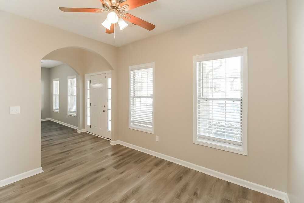 330 Derby Dr - Photo 5 of 18