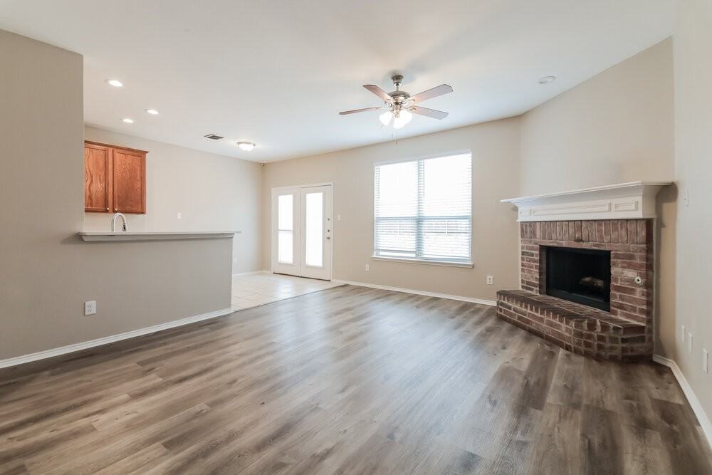 415 Fisherman Trl - Photo 3 of 16